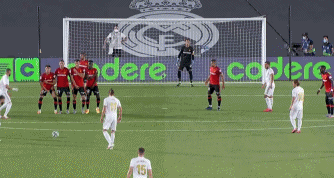 NBA：独行侠轻取公牛 东契奇收获准三双