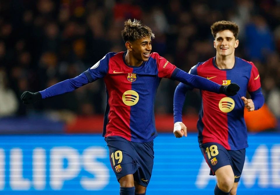 永远的科皇！拜仁在对阵圣保利赛前为科曼补办告别仪式