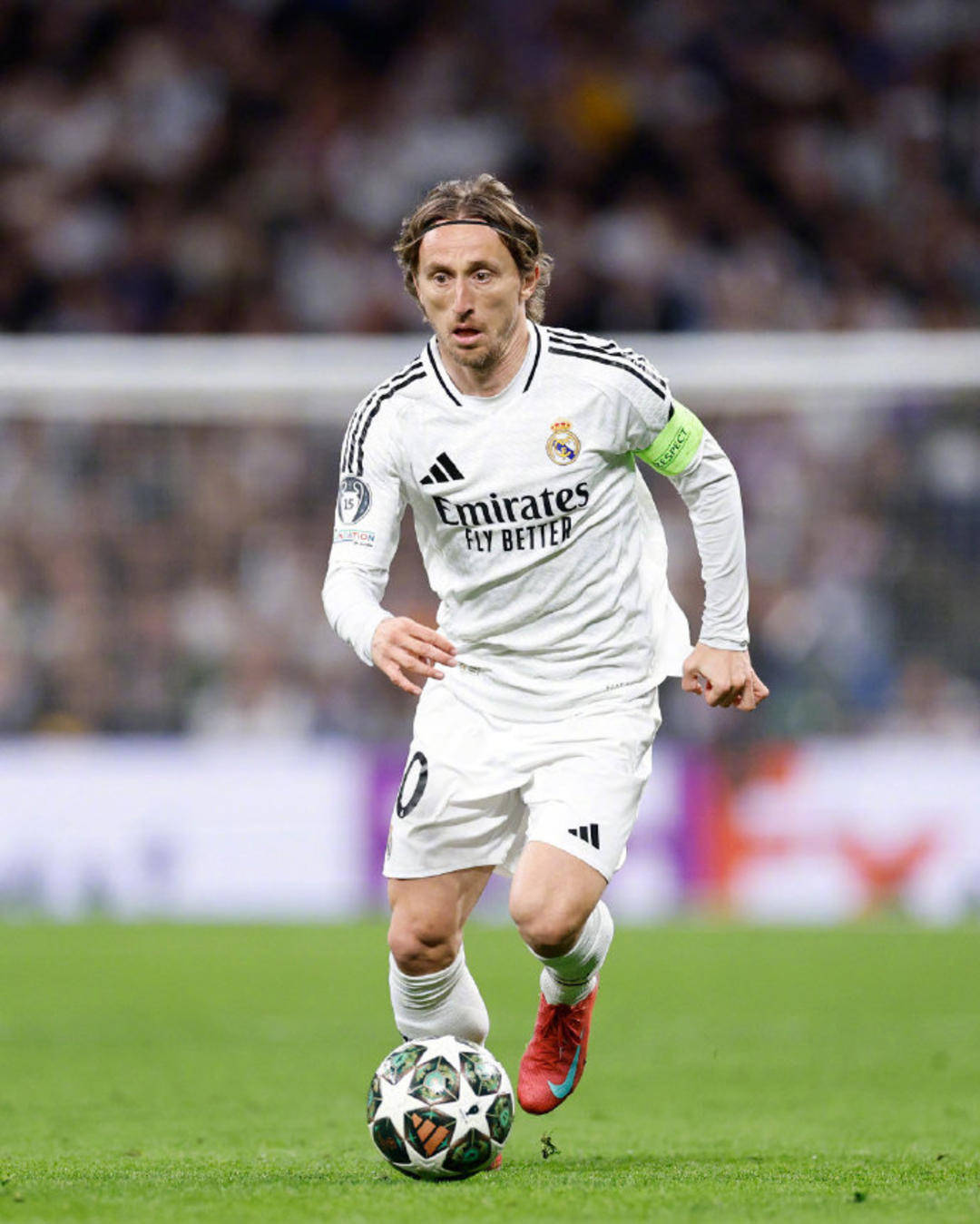 本菲卡旧将路易松晒照说在学习，照片显示他问AI足球总监职责