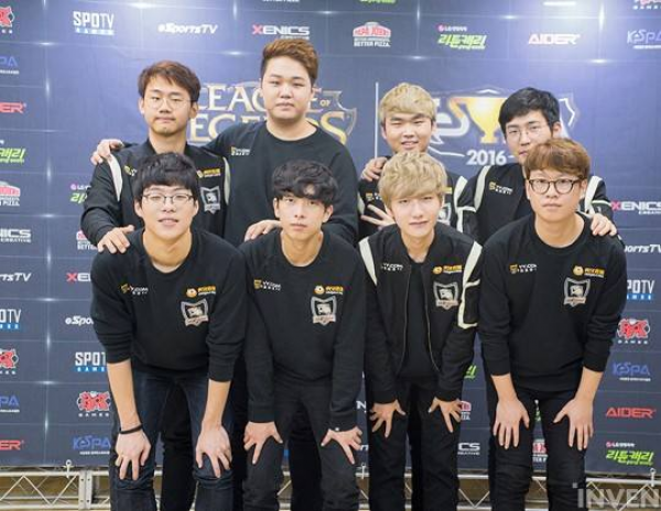 [CBA]琼斯持球单打 右手抛投打成并加罚.